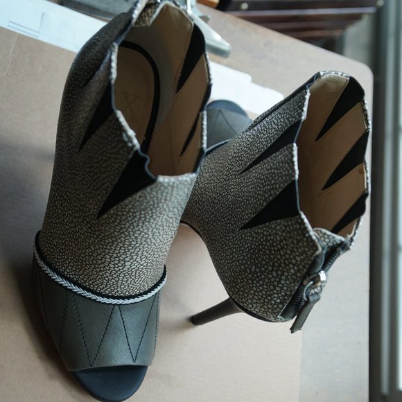 GX by Gwen Stefani Fumiko Army Green Bootie Sz 8 - Picture 5 of 14